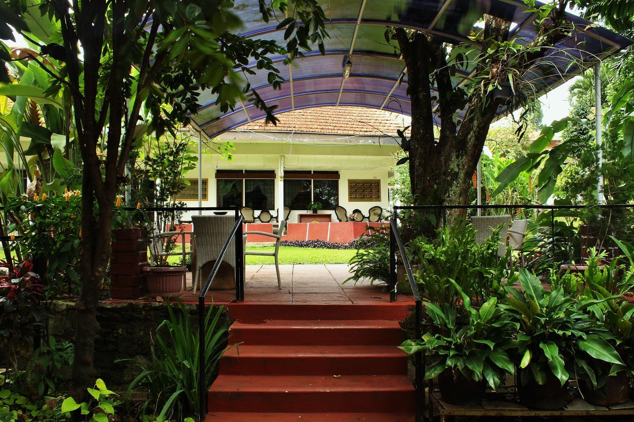 Reddoorz Hostel @ Dago 2 Bandung Exteriér fotografie